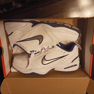 Nike Air Monarch IV 10.5 Wide